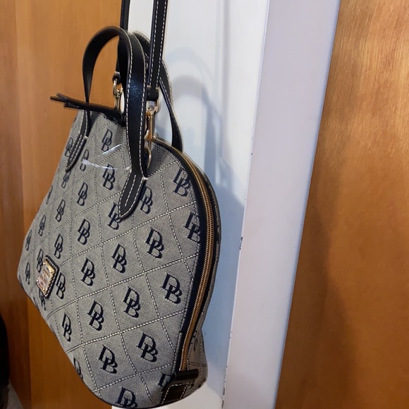♠️NWT Dooney & Bourke Rare & Beautiful Hand/Crossbody Bag - Picture 3 of 15